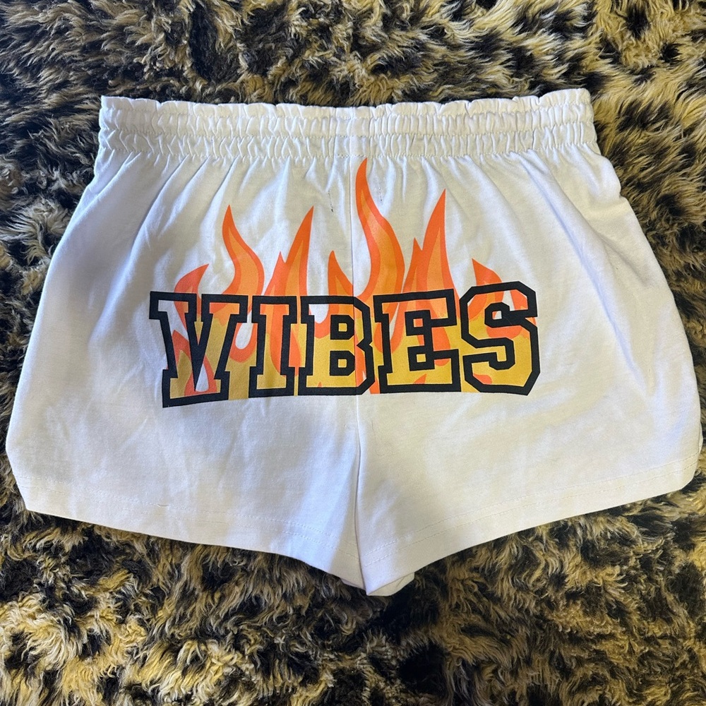 NWOT: White Vibes Graphic Women's Shorts